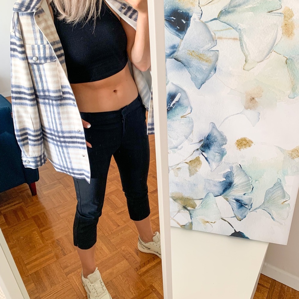 Black short capris PANTS